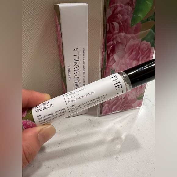 The 7 Virtues Amber Vanilla Eau de Parfum Comes with EXCLUSIVE Scarf - Picture 2 of 5